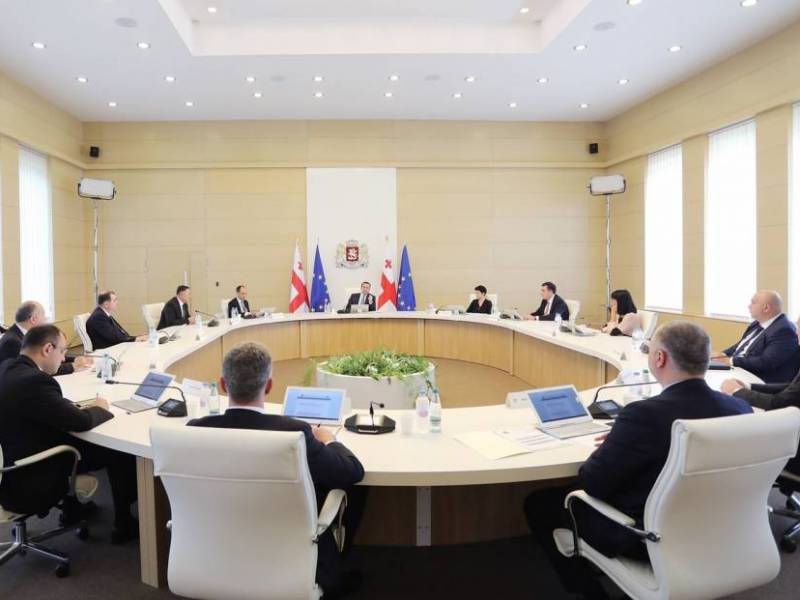 2026 წლამდე ყოველ წელს, მინიმუმ 10%-ით გაიზრდება საჯარო მოხელეების ხელფასები